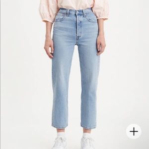 Levi’s Ribcage Straight Ankle Jeans